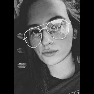 Meet your Posher, Aurora